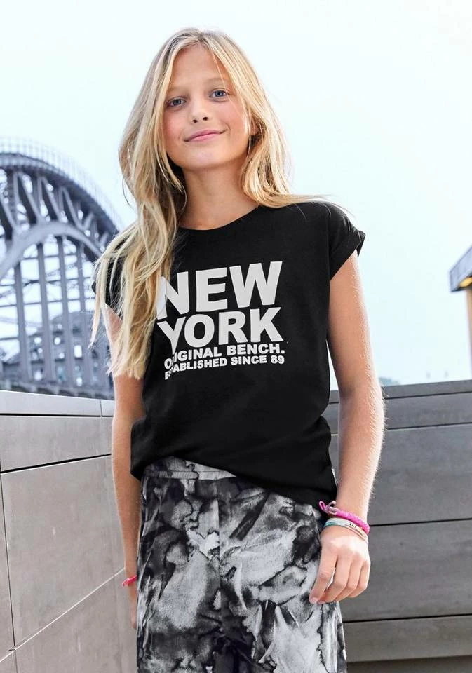 Bench. T-Shirt mit kleinem Ärmelaufschlag 6 Bench. T-Shirt mit kleinem Ärmelaufschlag – Bild 6