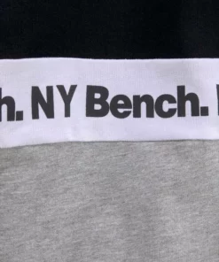 Bench. Kapuzensweatshirt mit fortlaufendem Logodruck -Bench Verkaufsgeschäft 0eb4520b 48f5 5fb9 9f68 95764c74f2f9