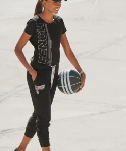 Bench. T-Shirt mit senkrechtem Logodruck Altrosa, Grau, Schwarz -Bench Verkaufsgeschäft 11764f66 88e7 599a 8f32 1a43f12307c4 1