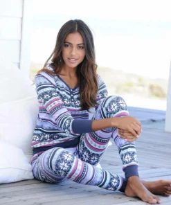 Bench. Pyjama mit buntem Norwegermuster 16 Bench. Pyjama mit buntem Norwegermuster -Bench Verkaufsgeschäft 17469237