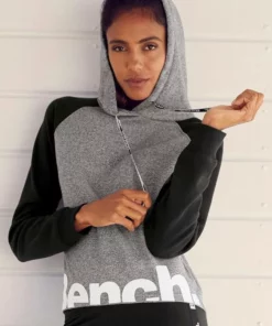 Bench. Kapuzensweatshirt mit farblich abgesetzten Ärmeln und Logodruck Dunkelgrün-grau, Weiß-rosa, Grau-schwarz