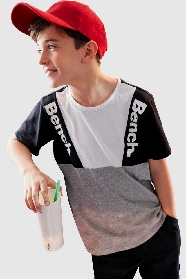 Bench. T-Shirt »mit farbigen Einsätzen« 1 Bench. T-Shirt »mit farbigen Einsätzen«