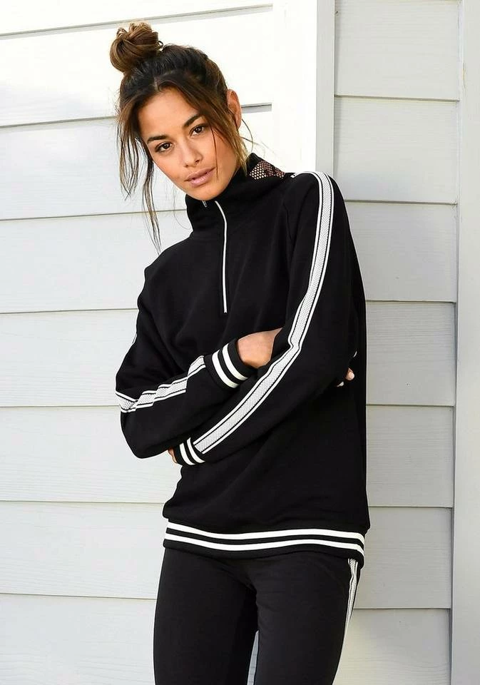 Bench. Sweatshirt in lässiger Troyerform Ecru, Aubergine, Black 1 Bench. Sweatshirt in lässiger Troyerform Ecru, Aubergine, Black