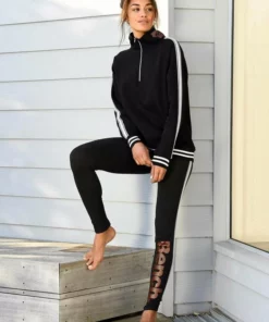 Bench. Sweatshirt in lässiger Troyerform Ecru, Aubergine, Black -Bench Verkaufsgeschäft 27399464