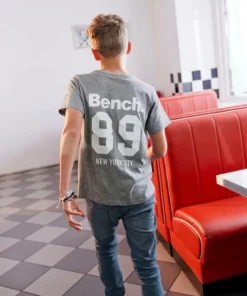Bench. T-Shirt »mit großem Rückendruck« -Bench Verkaufsgeschäft 284c3842 bec0 5cf9 95ad 1d61a209b037