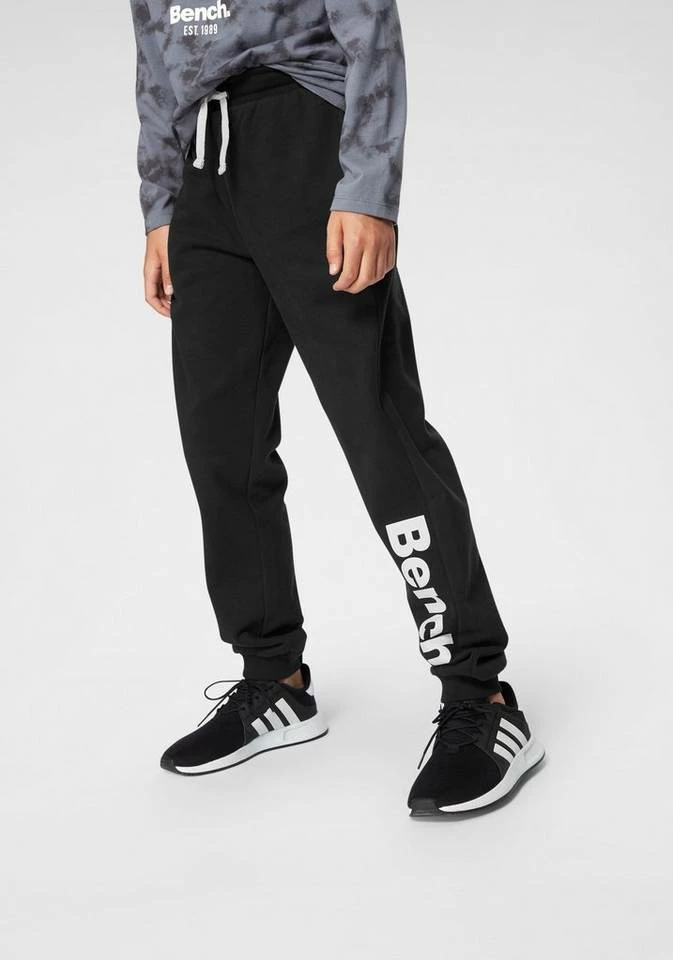 Bench. Sweathose mit großem Logo-Druck und Nahttaschen 2 Bench. Sweathose mit großem Logo-Druck und Nahttaschen – Bild 2