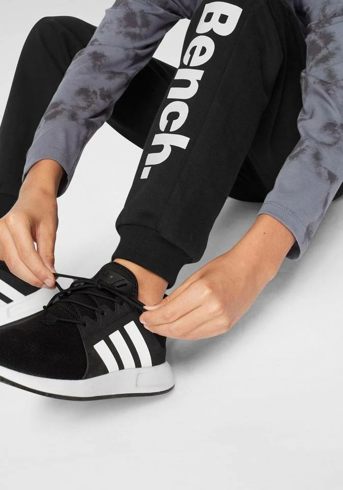 Bench. Sweathose mit großem Logo-Druck und Nahttaschen 4 Bench. Sweathose mit großem Logo-Druck und Nahttaschen – Bild 4