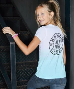 Bench. T-Shirt mit modischem Farbverlauf und Rückendruck 8 Bench. T-Shirt mit modischem Farbverlauf und Rückendruck -Bench Verkaufsgeschäft 2c6efdc4 23e1 5149 8dc3 c0fa272d6882