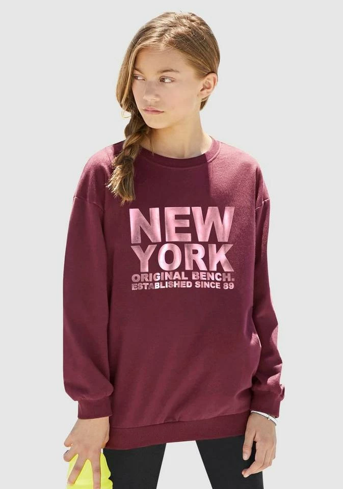 Bench. Sweatshirt in sehr weiter Form mit Folien-Präge-Druck 1 Bench. Sweatshirt in sehr weiter Form mit Folien-Präge-Druck