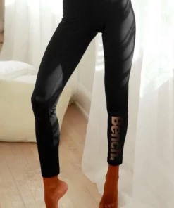 Bench. Leggings mit gestreiftem Wäschebund und Logodruck