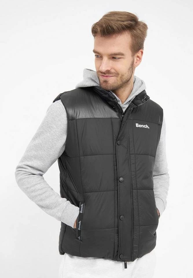 Bench. Steppweste »Finler« Abgesetzte Schulterpartie, Großflächige Absteppungen 8 Bench. Steppweste »Finler« Abgesetzte Schulterpartie, Großflächige Absteppungen – Bild 8