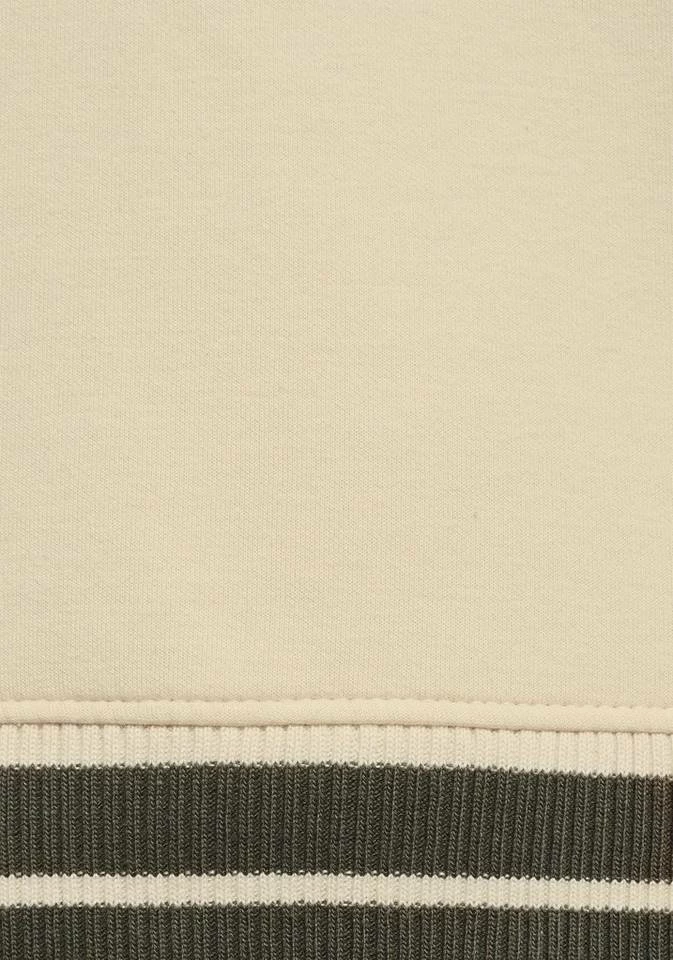 Bench. Sweater mit Stehkragen und gestreiftem Bund Schwarz, Ecru 5 Bench. Sweater mit Stehkragen und gestreiftem Bund Schwarz, Ecru – Bild 5