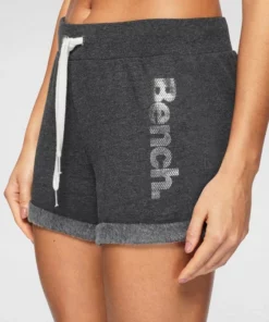 Bench. Shorts mit Tapestreifen und Logodruck in Metalloptik -Bench Verkaufsgeschäft 36850803