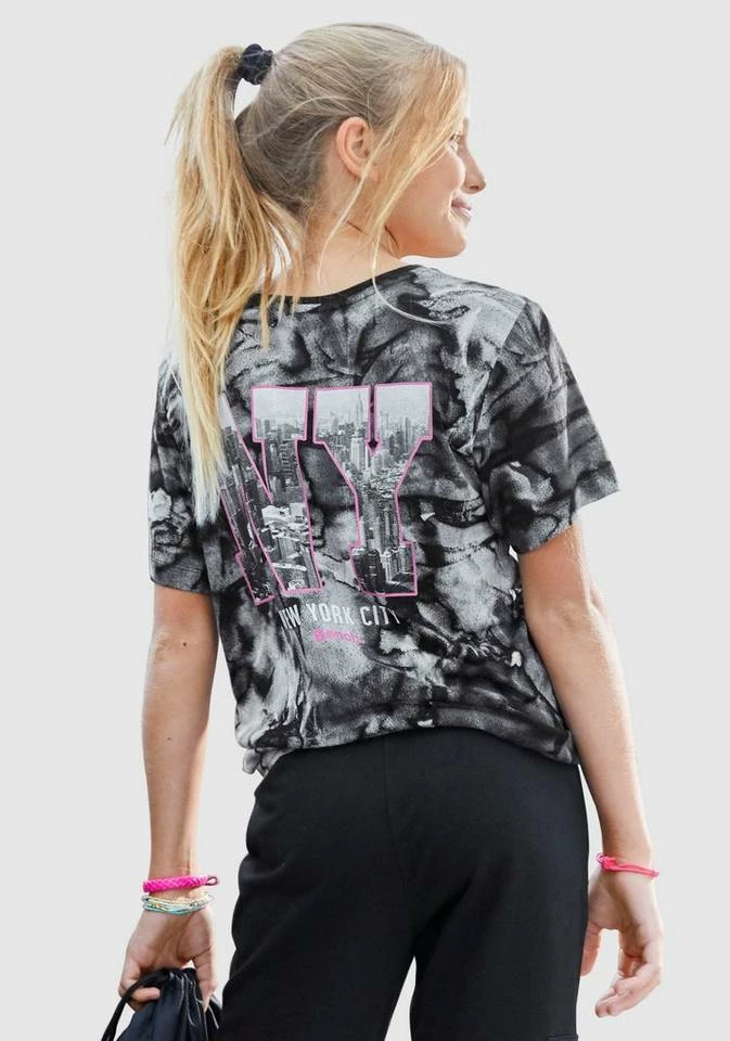 Bench. T-Shirt mit großem Rückenprint, in weiter Form 1 Bench. T-Shirt mit großem Rückenprint, in weiter Form