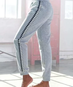 Bench. Sweatpants mit seitlichem Streifen Offwhite-altweiß-ecru, Schwarz, Grau-meliert -Bench Verkaufsgeschäft 4717f0cc 5fd8 52f9 b4eb 2b5a9b3b8ede