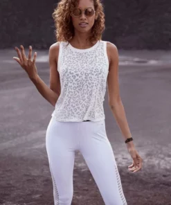 Bench. Tanktop mit leicht transparentem Leomuster Schwarz-leo, Nougat-leo, Weiß-leo -Bench Verkaufsgeschäft 4c8859f0 82a1 5597 afd7 ad4b359b445c