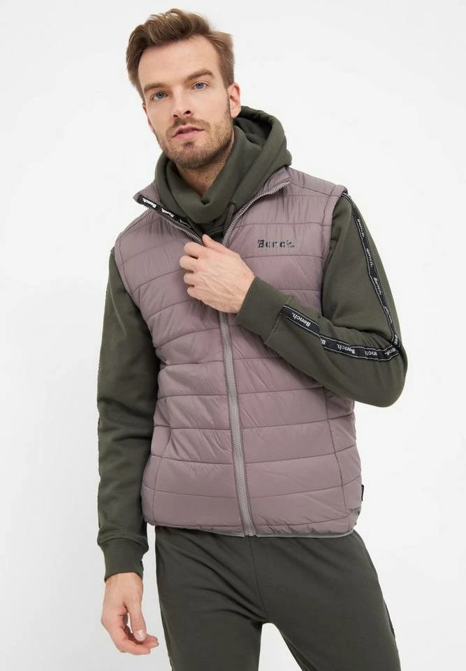 Bench. Steppweste »Bullard« Tierfreie Produktion, leichtes Material, Logoprint Schwarz, Navy, Charcoal, Red 8 Bench. Steppweste »Bullard« Tierfreie Produktion, leichtes Material, Logoprint Schwarz, Navy, Charcoal, Red – Bild 8