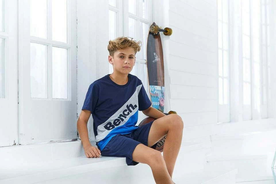 Bench. Shorty mit Colourblock und Logo Schriftzug 4 Bench. Shorty mit Colourblock und Logo Schriftzug – Bild 4