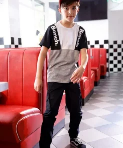 Bench. T-Shirt »mit farbigen Einsätzen« 9 Bench. T-Shirt »mit farbigen Einsätzen« -Bench Verkaufsgeschäft 5c0f25a1 4cf8 51f4 82d4 724e03d582ea