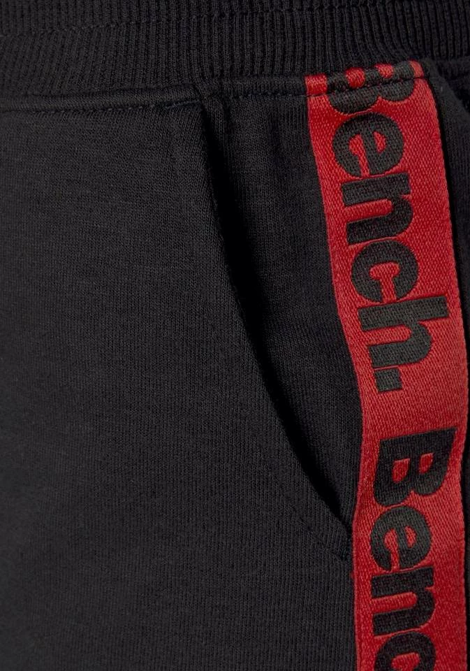 Bench. Relaxshorts mit Gummizug und Logotape Braun, Schwarz 6 Bench. Relaxshorts mit Gummizug und Logotape Braun, Schwarz – Bild 6