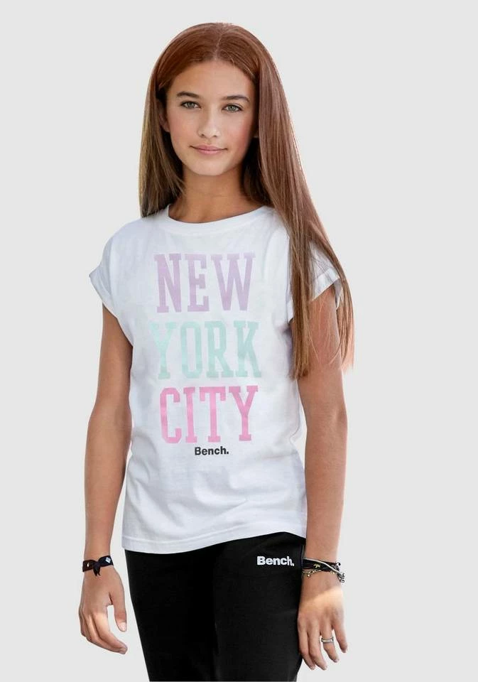 Bench. T-Shirt weite Form mit Ärmelaufschlag 1 Bench. T-Shirt weite Form mit Ärmelaufschlag