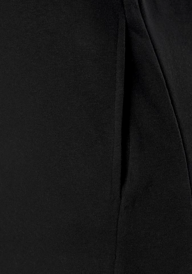 Bench. Sweatkleid mit kleiner Logostickerei Schwarz, Rot 6 Bench. Sweatkleid mit kleiner Logostickerei Schwarz, Rot – Bild 6