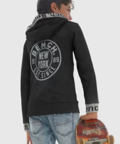 Bench. Kapuzensweatshirt mit reflektierenden Drucken