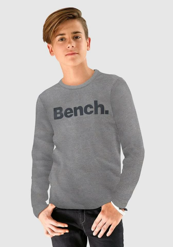 Bench. Langarmshirt mit farbigem Druck 1 Bench. Langarmshirt mit farbigem Druck