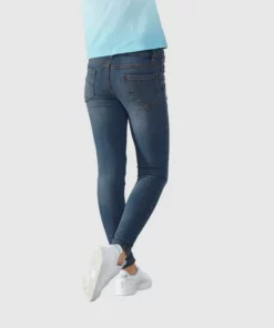 Bench. Stretch-Jeans mit dezenten Abriebeffekten in Super Skinny -Bench Verkaufsgeschäft 6edcf311 7495 566f 8e0a 9367b407cee3