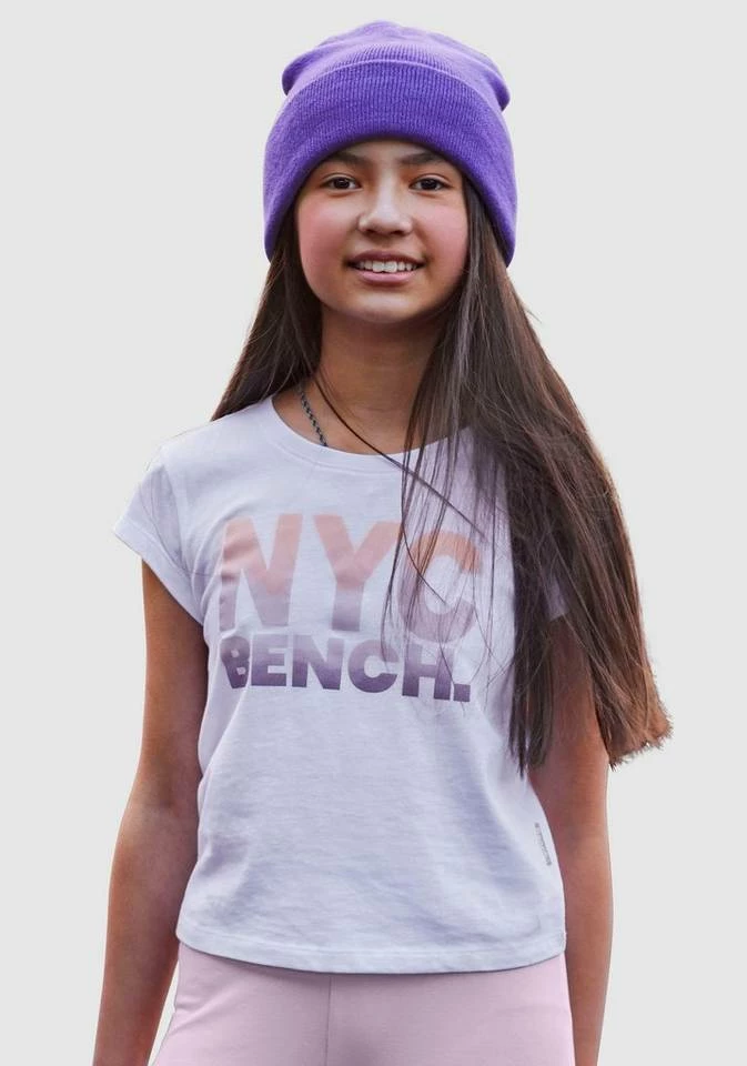 Bench. T-Shirt in kurzer Form 1 Bench. T-Shirt in kurzer Form