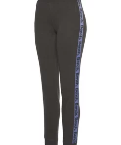 Bench. Relaxhose mit regulierbaren Gummizug und Logotape -Bench Verkaufsgeschäft 8117c1fa 4826 55f0 b603 0b80093aafa4