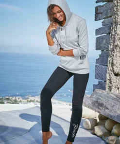 Bench. Kapuzensweatshirt mit glänzender Logostickerei Schwarz, Ecru, Hellgrau-meliert -Bench Verkaufsgeschäft 88564384 c356 51cb 998a ca10db3e2ca2