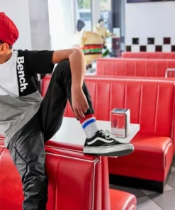 Bench. T-Shirt »mit farbigen Einsätzen« 11 Bench. T-Shirt »mit farbigen Einsätzen« -Bench Verkaufsgeschäft 8b764404 0c76 526d b61d 9296798c2e84