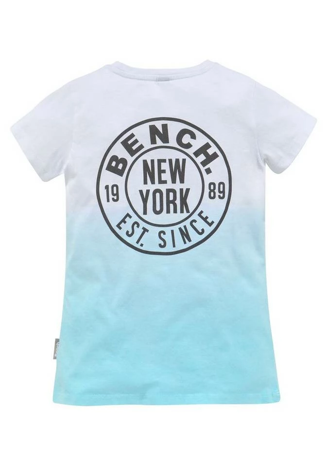 Bench. T-Shirt mit modischem Farbverlauf und Rückendruck 5 Bench. T-Shirt mit modischem Farbverlauf und Rückendruck – Bild 5