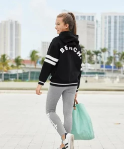 Bench. Kapuzensweatshirt mit Rückendruck und in extra weiter Form -Bench Verkaufsgeschäft a813a01e 36c0 5640 afb3 994c0a30de96
