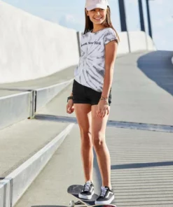 Bench. Shorts mit dezenten Abriebeffekten -Bench Verkaufsgeschäft a8eec890 4cb4 5f5e ae58 ca6854e213c6