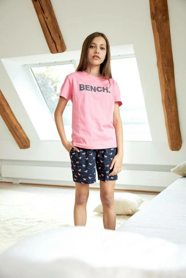Bench. Shorty mit Pferde Print 1 Bench. Shorty mit Pferde Print