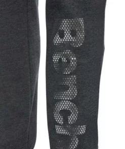 Bench. Sweatpants mit Logodruck in Metalloptik -Bench Verkaufsgeschäft ba87e080 9c04 5253 990e b65fe4afc1d6