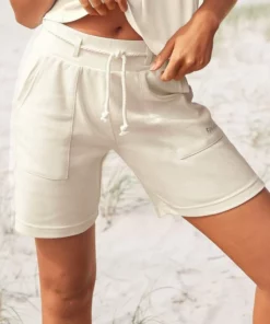 Bench. Bermudas mit Kordel und Eingrifftaschen Ecru, Schwarz 15 Bench. Bermudas mit Kordel und Eingrifftaschen Ecru, Schwarz -Bench Verkaufsgeschäft c26e3c97 249a 5757 afc8 2f859069cd91