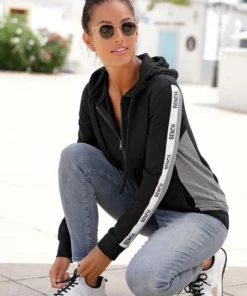 Bench. Kapuzensweatjacke mit Streifendetails an den Ärmeln