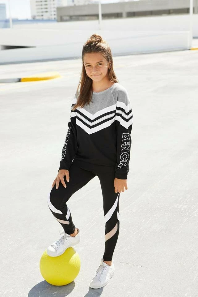 Bench. Sweatshirt in weiter modischer Form 4 Bench. Sweatshirt in weiter modischer Form – Bild 4