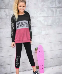 Bench. Kapuzensweatshirt mit Logoprints -Bench Verkaufsgeschäft dee559bd 356b 54cb a600 a28e20ce56e9