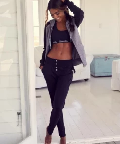 Bench. Kapuzensweatjacke mit farblich abgesetzten Ärmeln Dunkelgrün-hellgrau, Schwarz-dunkelgrau, Rosa-weiß -Bench Verkaufsgeschäft eb132480 4716 57c1 bd46 c682eb0d091f 1