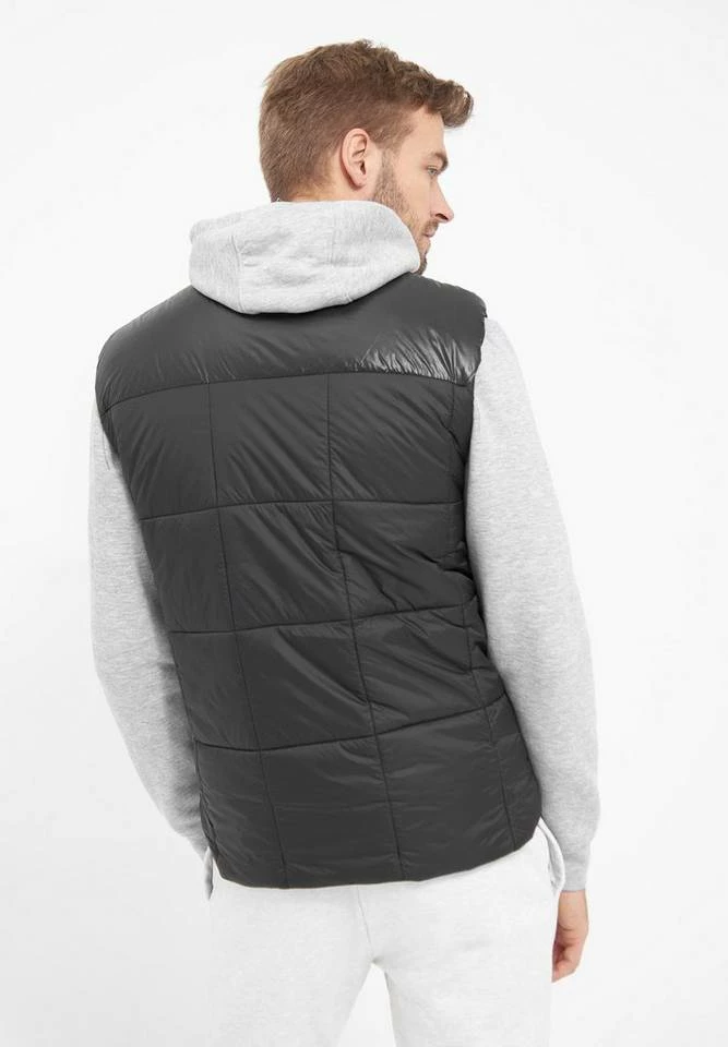 Bench. Steppweste »Finler« Abgesetzte Schulterpartie, Großflächige Absteppungen 3 Bench. Steppweste »Finler« Abgesetzte Schulterpartie, Großflächige Absteppungen – Bild 3